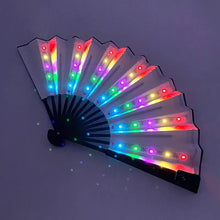 Éventail lumineux led avec cadre noir et panneaux translucides affichant un éclairage led arc-en-ciel, piles cr2032 incluses