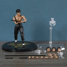 Figurine bruce lee legacy 50th noir en plastique articulée en pose arts martiaux sur socle circulaire