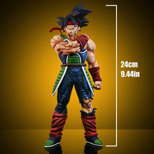 Figurine dragon ball z bardock 24cm en résine détaillée représentant bardock en posture de combat avec armure bleue et verte
