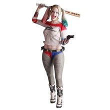 Figurine harley quinn 28cm en top court blanc rouge bleu, collants résille et baskets montantes noires avec coutures
