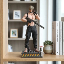 Figurine leon s kennedy resident evil en vinyle noir représentant le personnage emblématique de la série resident evil