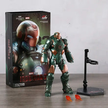Figurine marvel iron man mark xxxvii vert et cuivre avec articulations posée à côté de son emballage officiel