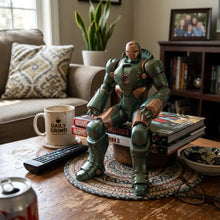 Figurine marvel iron man mark en fer vert et bronze détaillée assise sur une pile de comics marvel iron man