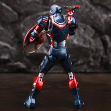 Figurine marvel iron patriot 17cm en armure bleue et rouge avec accents argentés tenant un bouclier et une arme