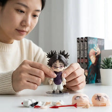 Figurine nendoroid choso jujutsu kaisen avec cheveux noirs en pointe et tenue violette sur socle transparent