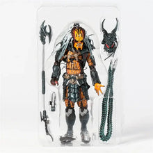 Figurine predator clan leader orange et noir avec marquages tribaux argentés armure détaillée et masque menaçant