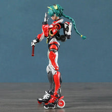 Figurine shojo-hatsudoki cyborg runner rouge blanc noir avec cheveux teal sur rollers inline en pose articulée