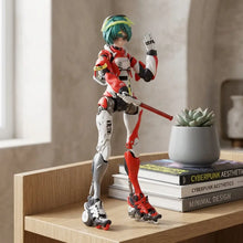 Figurine shojo-hatsudoki cyborg runner rouge blanc et argent avec cheveux teal et rollers en style cyberpunk