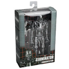 Figurine squelette terminator t-800 endoskeleton métallique argentée articulée dans boîte noire et rouge judgment day