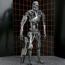 Figurine squelette terminator t-800 endoskeleton argent métallisé avec design mécanique détaillé et articulations mobiles