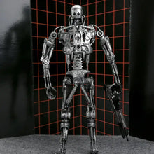 Figurine squelette terminator t-800 endoskeleton argent métallique avec détails mécaniques et pistolet à la main droite