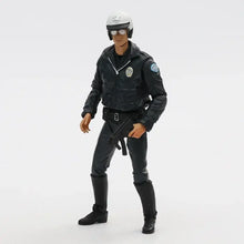 Figurine terminator 2 judgment day officier de police noir en tenue tactique détaillée avec casque blanc et lunettes