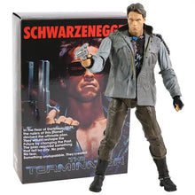 Figurine terminator t-800 gris et noir en veste tactique avec sculpture détaillée et articulation réaliste