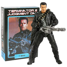 Figurine terminator t-800 noire avec fusil machine argenté et équipement tactique détaillé de terminator 2