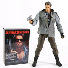 Figurine terminator t-800 en gris et noir avec veste détaillée à zips verts et pantalon foncé en matériau articulé