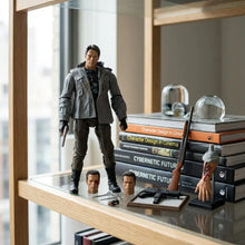 Figurine terminator t-800 articulée en veste tactique grise avec têtes et accessoires interchangeables