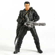 Figurine terminator t-800 en veste et pantalon en simili cuir noir avec accessoire de pistolet-mitrailleur argenté