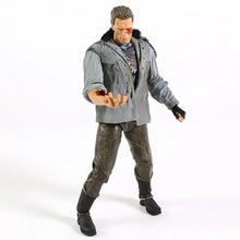 Figurine terminator t-800 articulée gris et marron avec cicatrices faciales détaillées et effets de sang sur la main