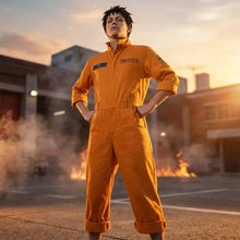 Combinaison orange fire force hommes avec manches retroussées et détails noirs brodés sur tenue tokyo fire department