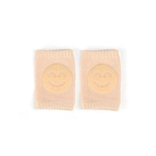 Genouillères souples beige en maille avec visage souriant brodé dimensions annoncées 8 × 11 cm pour déguisement carnaval bébé