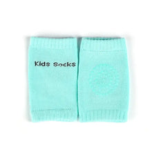 Genouillères souples pour bébé bleu clair en maille avec patch antidérapant et dimensions annoncées 8 × 11 cm adaptées au déguisement carnaval