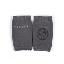 Genouillères souples bébé en tissu gris avec strass noirs et broderie kids socks aux dimensions annoncées 8 × 11 cm, idéal déguisement carnaval
