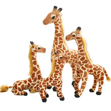 Peluche girafe réaliste famille en tissu doux marron et crème avec crinières jaune doré et sabots noirs