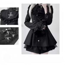 Ensemble gothique lolita femme noir avec manches à volants, jupe à couches et croix argentées en dentelle