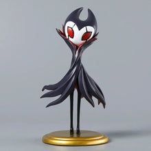 Figurine hollow knight grimm noire et blanche avec yeux rouges brillants sur socle doré boîte illustrée de 20 cm