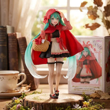 Figurine hatsune miku bandai 18 cm avec cheveux rouge et turquoise en cape rouge détaillée en dentelle noire sur base en bois
