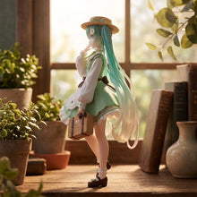 Figurine hatsune miku bandai 18 cm portant une robe vert menthe délicate avec dentelle et un chapeau en paille fleuri