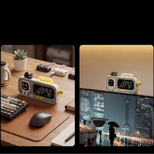 Horloge numérique de bureau beige format allongé avec batterie rechargeable, thermomètre, hygromètre et figurines de chat noir
