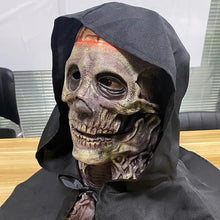 Masque intégral squelette en latex gris brun texturé avec capuche noire et marques rouges pour halloween