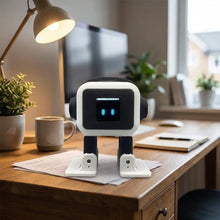 Robot interactif vocal blanc et noir avec yeux bleus lumineux sur bureau en bois connecté en wifi avec écran