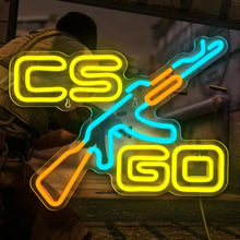 Lampe néon counter-strike avec logo cs go lumineux jaune et fusil dégradé orange à bleu pour décoration gaming