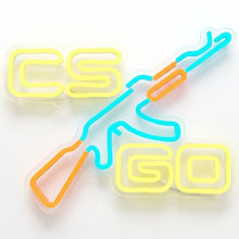 Lampe néon counter-strike avec logo cs go et fusil stylisé en néon jaune et bleu orange vibrant