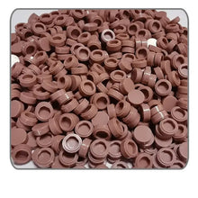 A pile of brown plastic lego caps used for lego moc carrelage 1000pcs building projects