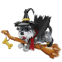 Lego moc chien magique harry potter en noir et argent avec echarpe rouge lunettes chapeau pointu sur balai orange tenant os dore