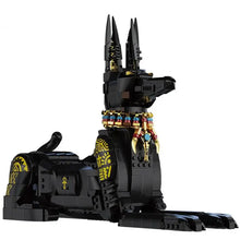 Lego moc chien pharaon egyptien en noir et or avec motifs hiéroglyphiques complexe sur corps anubis