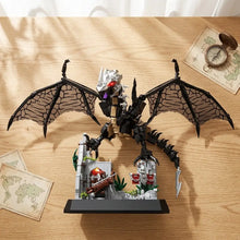 Lego moc dragon maléfique du trésor game of thrones en briques noires et argent avec yeux rouges lumineux