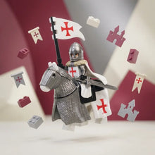 Lego moc figurines médiévales les croisades chevalier argenté à cheval avec drapeaux croix blanche et rouge tenant une épée