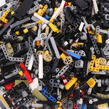 Une lot de pièces lego moc colorées en noir jaune gris blanc rouge bleu et beige pour construction lego moc lot