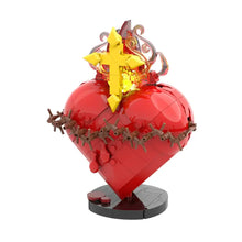 Lego moc sacré-cœur avec cœur rouge en lego orné d une croix dorée et d une couronne d épines
