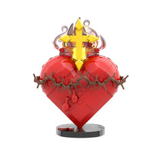 Modèle lego moc sacré-cœur jésus rouge vibrant avec croix dorée et épines brunes en lego moc sacré-cœur