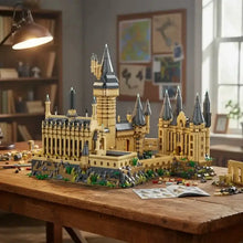 Lego mog château de poudlard beige et gris avec tours détaillées disponible dans magasins de jouets pour déguisement carnaval