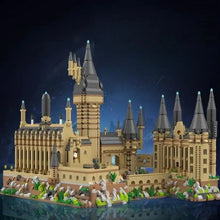 Lego mog château de poudlard beige et gris avec multiples tourelles sous un ciel étoilé idéal magasins de jouets