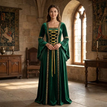 Robe longue médiévale femme en velours vert émeraude avec laçage croisé et broderies dorées pour halloween