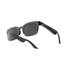 Lunettes connectées noires avec connexion bluetooth et lappareil associés pour traduction ia intégrée