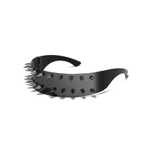 Choker noir à pointes avec finition brillante et rivets métallique pour un look punk soleil steampunk halloween