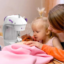 Mini machine à coudre blanche et violette avec design compact et plaque d’extension pour enfant avec pédale